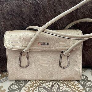 Elegant Cream Shoulder Bag
